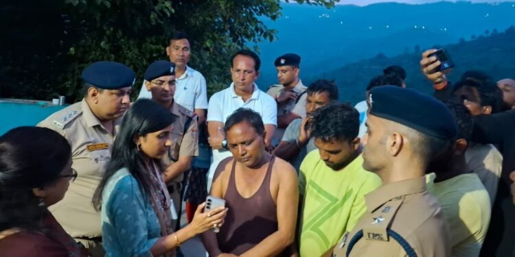 सीएम धामी ने जितेंद्र आत्महत्या मामले में जताया दुःख परिजनों से फोन पर वार्ता कर प्रकट की शोक संवेदनाएं कानून की सुसंगत धाराओं के तहत कठोर कार्रवाई की जाएगी: सीएम धामी