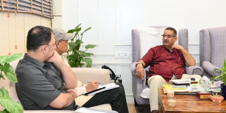 कृषि मंत्री गणेश जोशी ने की कृषि-उद्यान विभाग की समीक्षा, किसानों की समस्याओं को सुलझाने पर ज़ोर