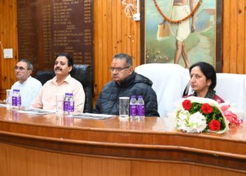 मसूरी रोपवे परियोजना: मंत्री गणेश जोशी ने स्टेकहोल्डर्स के साथ की बैठक, बोले – “यह परियोजना मसूरी के विकास के लिए एक महत्वपूर्ण कदम होगा”