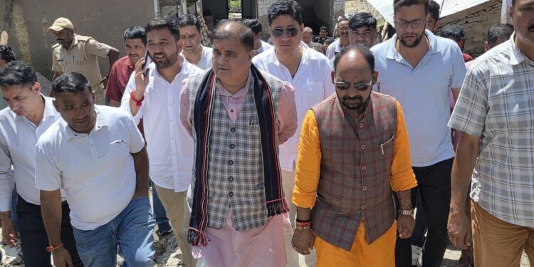 चमोली आपदा: प्रभावितों से मिले राज्यसभा सांसद महेंद्र भट्ट, हर संभव मदद का भरोसा दिया