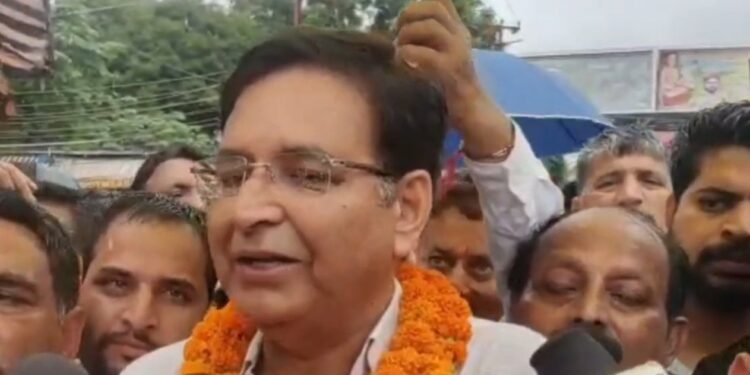 “सादगी और विश्वास की जीत: प्रीतम सिंह ने जिला पंचायत चुनाव में कांग्रेस के पक्ष में बदली हवा”