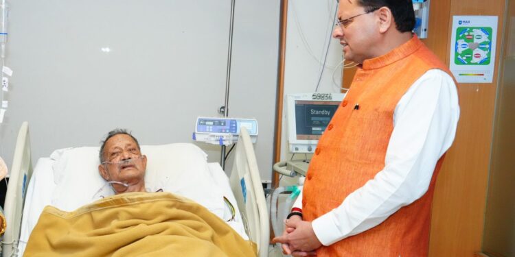 मुख्यमंत्री  पुष्कर सिंह धामी ने मैक्स हॉस्पिटल में जाकर पूर्व मुख्यमंत्री श्री भुवन चंद्र खंडूरी के स्वास्थ्य का हालचाल जाना