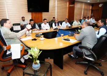 मुख्यमंत्री  पुष्कर सिंह धामी से राज्य में आपदा से हुए नुकसान का जायजा लेने आई भारत सरकार की अन्तर-मंत्रालयी टीम ने भेंट की।