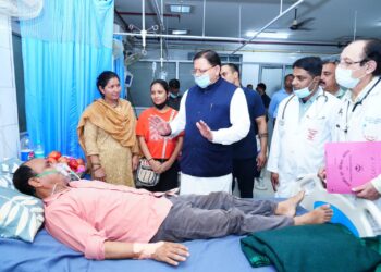 मुख्यमंत्री  पुष्कर सिंह धामी ने दून अस्पताल में भर्ती वरिष्ठ पत्रकार  मोहन भुलानी का हालचाल जाना