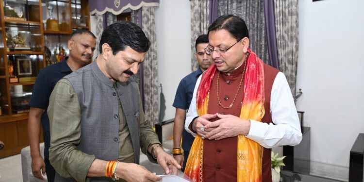 मुख्यमंत्री धामी से मिले बीकेटीसी के पूर्व अध्यक्ष अजेंद्र, विभिन मुद्दों पर सीएम को सौंपे पत्र