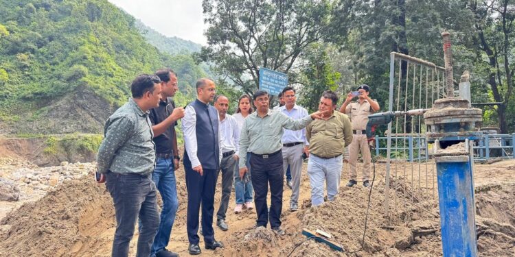 सचिव शैलेष बगोली ने आपदा से क्षतिग्रस्त पेयजल लाइनों को जल्द से जल्द दुरुस्त करने के निर्देश दिए