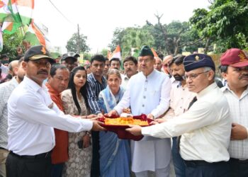 शौर्य दिवस पर शहीद सम्मान: मंत्री गणेश जोशी ने किया लेफ्टिनेंट प्रतीक आचार्य को नमन, सैन्य धाम के लिए जुटाई पवित्र मिट्टी