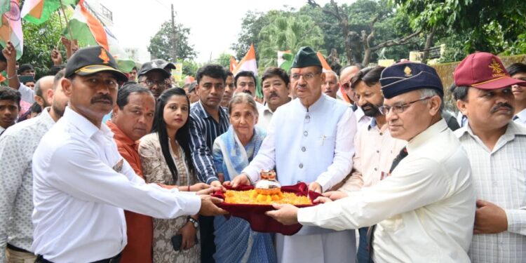 शौर्य दिवस पर शहीद सम्मान: मंत्री गणेश जोशी ने किया लेफ्टिनेंट प्रतीक आचार्य को नमन, सैन्य धाम के लिए जुटाई पवित्र मिट्टी