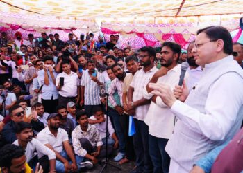 युवाओं के बीच पहुंचे सीएम धामी, परीक्षा प्रकरण में सीबीआई जांच की संस्तुति