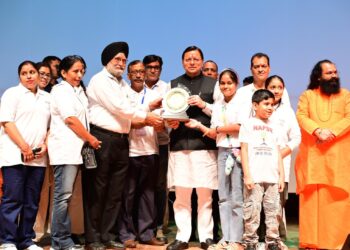 मुख्यमंत्री  पुष्कर सिंह धामी में आपदा में सहयोग वाले कर्मियों को सम्मानित किया,आपदा प्रबंधन प्रशिक्षण को स्कूल-कॉलेजों में शामिल करने की प्रक्रिया जारी