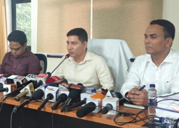 बच्चों की सुरक्षा सर्वोच्च, प्रतिबंधित कफ सिरप के खिलाफ उत्तराखंड में सघन अभियान,मुख्यमंत्री धामी के निर्देश पर एफ.डी.ए. की ताबड़तोड़ कार्रवाई, 63 औषधियों के सैंपल जांच हेतु भेजे गए