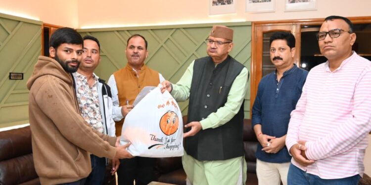 आपदा प्रभावितों से मिले कैबिनेट मंत्री गणेश जोशी, कहा- राज्य सरकार हर संभव मदद के लिए प्रतिबद्ध