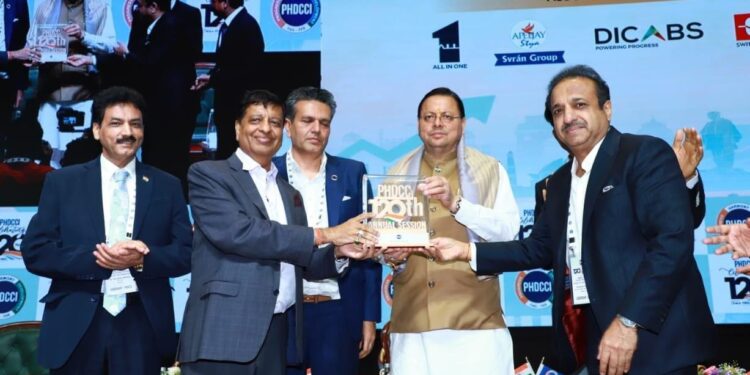 मुख्यमंत्री पुष्कर सिंह धामी नई दिल्ली में PHD चैम्बर ऑफ कॉमर्स एंड इंडस्ट्री के 120वें वार्षिक सत्र में हुए शामिल