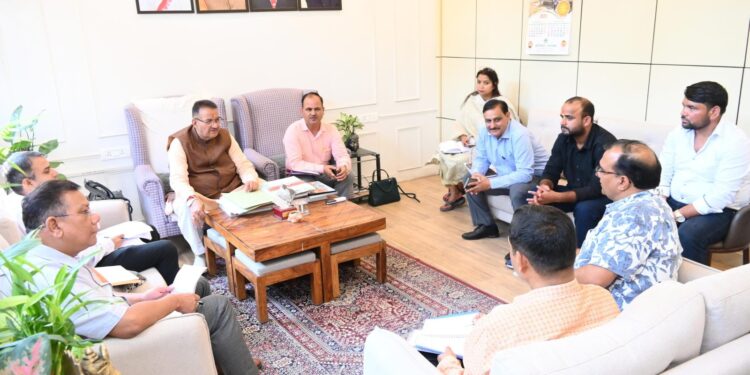 गणेश जोशी ने लोक निर्माण विभाग के अधिकारियों को चेताया: ‘सड़क कार्यों में लापरवाही बर्दाश्त नहीं’