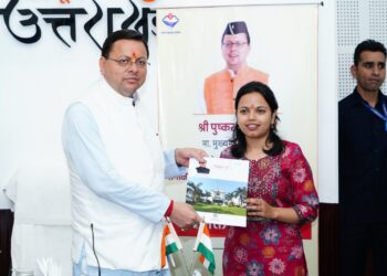 मुख्यमंत्री धामी ने नवनियुक्त सहायक समीक्षा अधिकारियों को सौंपे नियुक्ति पत्र — बोले, सरकारी सेवा को जनसेवा का माध्यम बनाएं