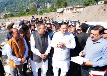 मुख्यमंत्री  पुष्कर सिंह धामी ने आपदा प्रभावितों के बीच मनाई दीपावली