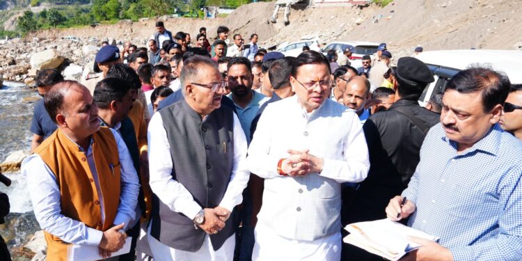 मुख्यमंत्री  पुष्कर सिंह धामी ने आपदा प्रभावितों के बीच मनाई दीपावली