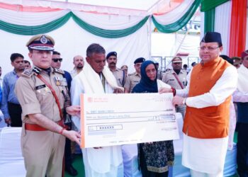 मुख्यमंत्री  पुष्कर सिंह धामी ने पुलिस स्मृति दिवस परेड के अवसर पर आयोजित कार्यक्रम में किया प्रतिभाग किया राज्य स्थापना की 25वीं वर्षगांठ के सुअवसर पर उत्तराखण्ड पुलिस के समस्त कार्मिकों को एक विशेष रजत जयंती पदक किया जाएगा प्रदान