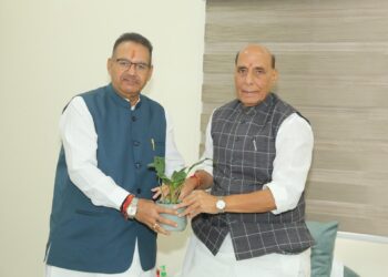 रक्षा मंत्री राजनाथ सिंह से मिले सैनिक कल्याण मंत्री गणेश जोशी,पूर्व सैनिकों एवं उनके आश्रितों के लिए अनुदान की राशि बढ़ाये जाने पर आभार प्रकट किया