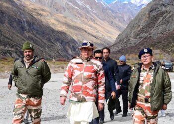 सीमांत गांव मिलम में मुख्यमंत्री ने की आई.टी.बी.पी जवानों और स्थानीय नागरिकों से भेंट