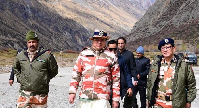 सीमांत गांव मिलम में मुख्यमंत्री ने की आई.टी.बी.पी जवानों और स्थानीय नागरिकों से भेंट