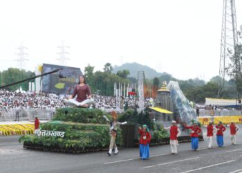 ‘स्टैच्यू ऑफ यूनिटी‘ के सम्मुख एकता परेड में उत्तराखंड की झांकी में राज्य के विभिन्न रूप-रंगों की छटा बिखरी