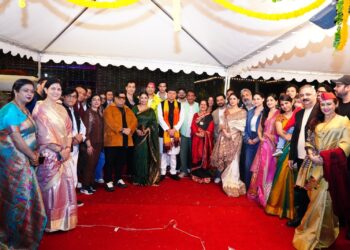 लोकपर्व इगास के शुभ अवसर पर कलाकारों ने मुख्यमंत्री पुष्कर सिंह धामी से की मुलाकात