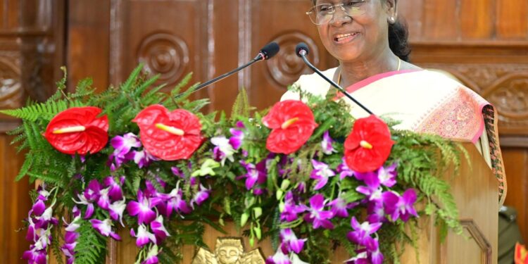 राष्ट्रपति के अभिभाषण में निखरे महिला उत्थान के रंग,सरकार के महिला सशक्तिकरण के प्रयासों को पंख लगा गईं राष्ट्रपति,स्वर्गीय गौरा देवी से लेकर वंदना कटारिया तक के नामों का उल्लेख