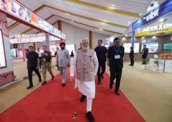 उत्तराखंड राज्य की जयंती के अवसर पर आयोजित समारोह में प्रधानमंत्री  नरेंद्र मोदी ने 8260.72 करोड़ की योजनाओं का लोकार्पण और शिलान्यास किया 