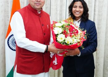 महिला विश्व कप विजेता क्रिकेटर स्नेह राणा ने की मुख्यमंत्री  पुष्कर सिंह धामी से शिष्टाचार भेंट,मुख्यमंत्री ने स्नेह राणा को दी बधाई और उज्ज्वल भविष्य के लिए शुभकामनाएं