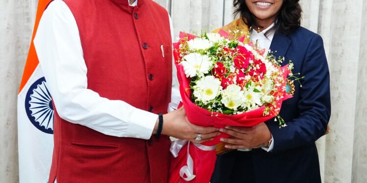 महिला विश्व कप विजेता क्रिकेटर स्नेह राणा ने की मुख्यमंत्री  पुष्कर सिंह धामी से शिष्टाचार भेंट,मुख्यमंत्री ने स्नेह राणा को दी बधाई और उज्ज्वल भविष्य के लिए शुभकामनाएं