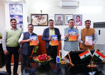 मुख्यमंत्री ने किया औद्योगिक विकास तथा सूक्ष्म, लघु एवं मध्यम उद्यम विभाग के शासनादेशों के संकलन का विमोचन