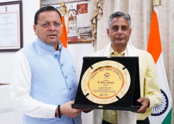 स्व. साहित्यकार श्री शैलेश मटियानी को “उत्तराखण्ड गौरव सम्मान–2025” ,मुख्यमंत्री ने उनके पुत्र  राकेश मटियानी को सौंपा सम्मान