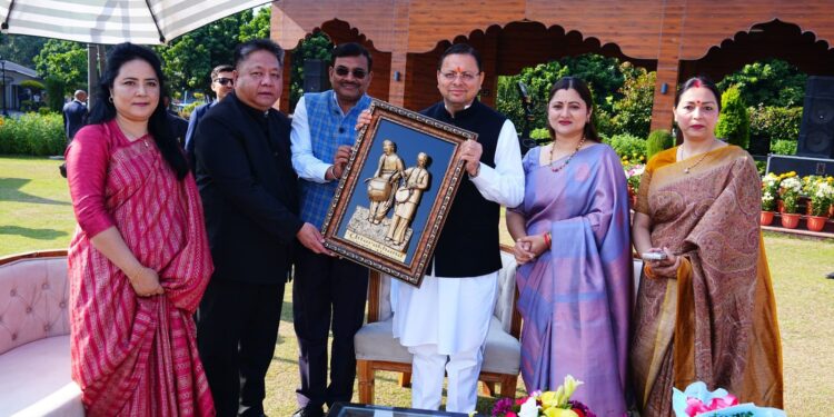 सीएम पुष्कर सिंह धामी की अध्यक्षता में मुख्यमंत्री आवास पर IAS अधिकारियों की अनौपचारिक बैठक आयोजित