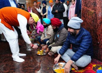 मुख्यमंत्री धामी ने रेसकोर्स गुरुद्वारा में सुने शबद कीर्तन,श्री गुरु तेगबादुर साहिब जी के 350वें बलिदान दिवस पर रेसकोर्स स्थित गुरुद्वारा पहुंचे मुख्यमंत्री धामी