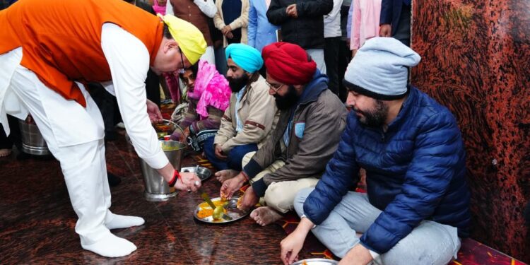 मुख्यमंत्री धामी ने रेसकोर्स गुरुद्वारा में सुने शबद कीर्तन,श्री गुरु तेगबादुर साहिब जी के 350वें बलिदान दिवस पर रेसकोर्स स्थित गुरुद्वारा पहुंचे मुख्यमंत्री धामी