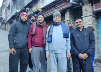 सीएम धामी ने नैनीताल में मॉर्निंग वॉक के दौरान जनता से की मुलाकात, नैना देवी मंदिर सौंदर्यीकरण कार्यों का निरीक्षण