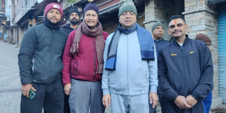 सीएम धामी ने नैनीताल में मॉर्निंग वॉक के दौरान जनता से की मुलाकात, नैना देवी मंदिर सौंदर्यीकरण कार्यों का निरीक्षण