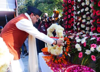 मुख्यमंत्री ने विजय दिवस पर शहीद स्मारक में पुष्पचक्र अर्पित कर वीर बलिदानियों को दी श्रद्धांजलि,भारतीय सेना के शौर्य, त्याग और अटूट राष्ट्रनिष्ठा की गौरवगाथा का दिन है विजय दिवस
