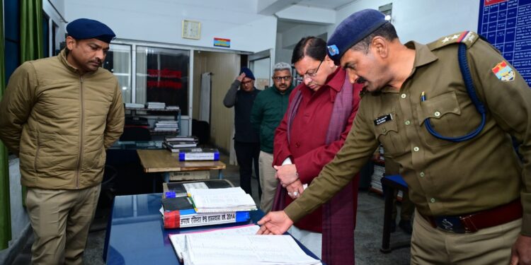 सीएम धामी के औचक निरीक्षण में थानेदार अनुपस्थित, तत्काल लाइन हाजिर,डालनवाला पुलिस स्टेशन में लापरवाही पर मुख्यमंत्री का कड़ा प्रहार,मुख्यमंत्री के औचक निरीक्षण से पुलिस महकमे में हड़कंप मच गया और मौके पर व्यवस्थाओं की वास्तविक स्थिति सामने आई