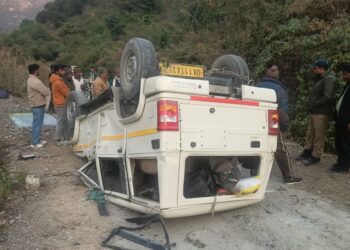 पीपलकोटी: अनियंत्रित होकर दूसरी सड़क पर गिरी बोलेरो, हादसे में 6 लोग घायल