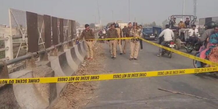 रुड़की: लक्सर फ्लाईओवर पर फिल्मी स्टाइल में शूटआउट; पुलिस वैन पर ताबड़तोड़ फायरिंग, कुख्यात विनय त्यागी समेत 2 सिपाही घायल