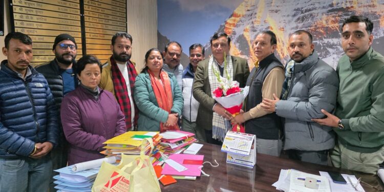 उत्तरांचल प्रेस क्लब के भवन निर्माण को जल्द पूरा कराने के लिए प्रशासन गंभीर : तिवारी सूचना महानिदेशक बंशीधर तिवारी से उत्तरांचल प्रेस क्लब की नव निर्वाचित कार्यकारिणी ने की भेंट