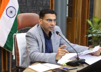 देहरादून: लंबित राजस्व वादों पर डीएम सविन बंसल सख्त, अधिकारियों की जवाबदेही तय