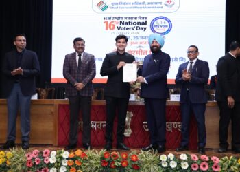 मतदान केवल एक अधिकार नहीं, बल्कि प्रत्येक नागरिक का नैतिक और संवैधानिक कर्तव्य है- राज्यपाल,लोकभवन में आयोजित किया गया 16वां राष्ट्रीय मतदाता दिवस कार्यक्रम,राज्यपाल ने किया उत्कृष्ट कार्य करने वाले जिलाधिकारियों और ईआरओ को सम्मानित