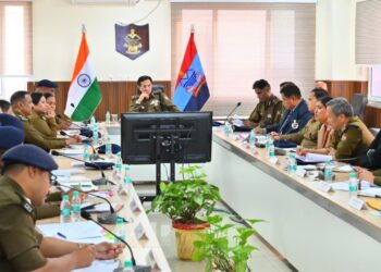 डीजीपी उत्तराखंड की अपराध और कानून व्यवस्था पर हाई-लेवल समीक्षा बैठक ,गंभीर आपराधिक घटनाओं में लापरवाही बरतने वाले पुलिस कर्मियों के विरुद्ध सख़्त कार्यवाही