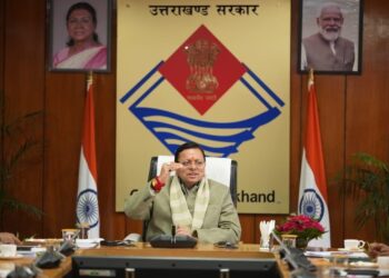 मुख्यमंत्री ने की राज्य में प्रस्तावित एवं निर्माणाधीन रेल परियोजनाओं की समीक्षा