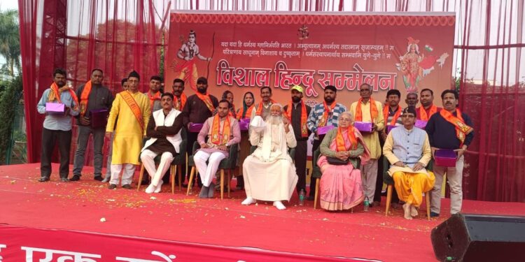 देहरादून: विराट हिंदू सम्मेलन में उमड़ा जनसैलाब, सामाजिक एकता और राष्ट्रहित का लिया संकल्प