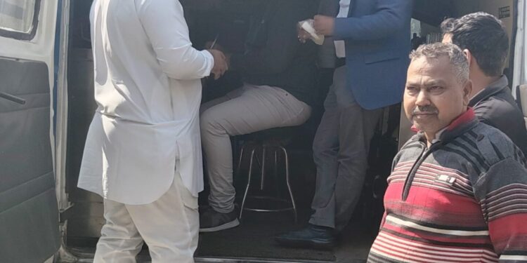 देहरादून: मिलावटखोरों पर नकेल, ऋषिकेश के मुख्य बाजार में सचल लैब ने की छापेमारी