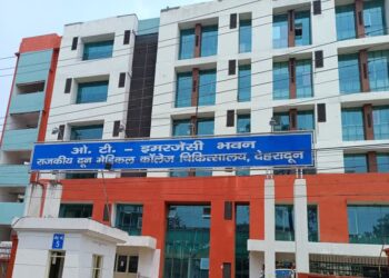 होली पर दून मेडिकल कॉलेज अलर्ट: 24 घंटे में आए 610 मरीज, 47 सड़क हादसों का शिकार